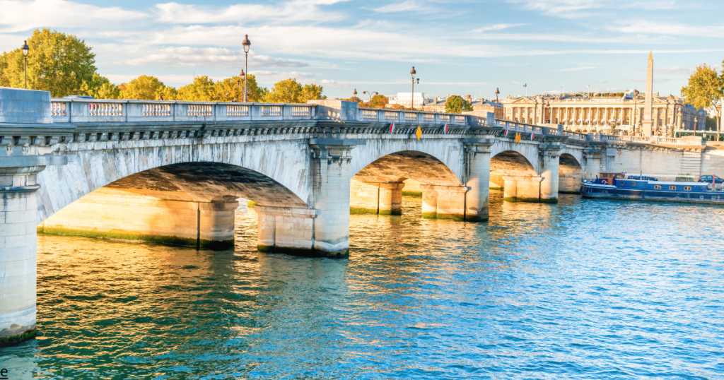 Pont de l'Archevêché: A Hidden Gem for Romance in Paris