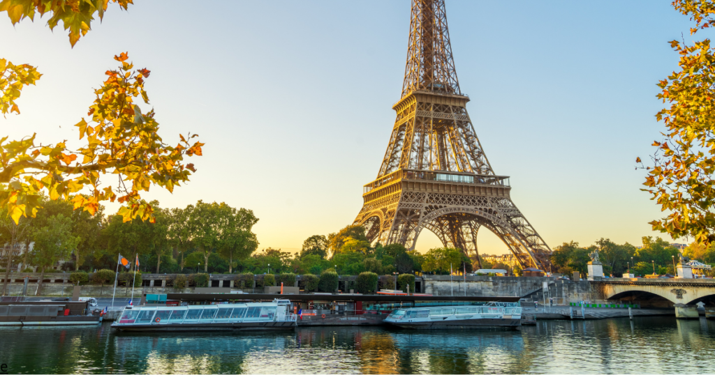 Eiffel Tower Viewpoint on Passerelle Debilly: A Hidden Gem for Romance in Paris