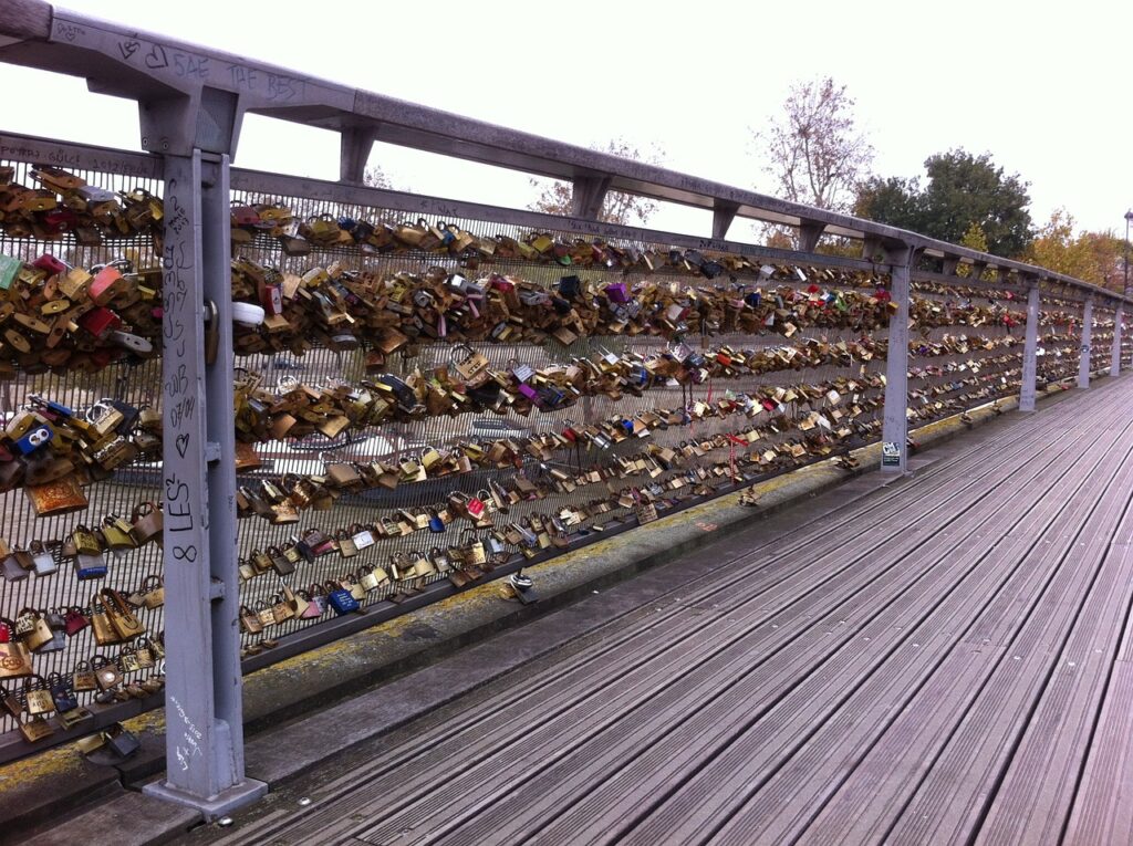 How Paris Love Locks Became Popular